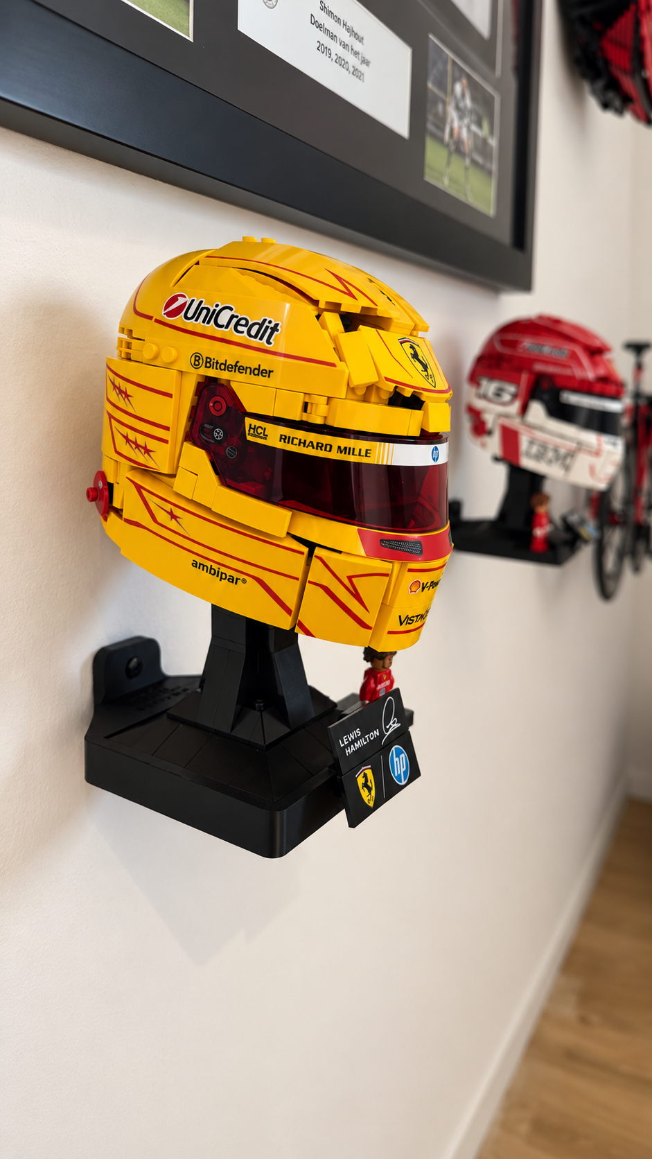 Muurbeugel voor LEGO Editions F1 Helmen 43017, 43023, 43022, 43014 & 43024 | Ferrari/McLaren Helm Displayhouder