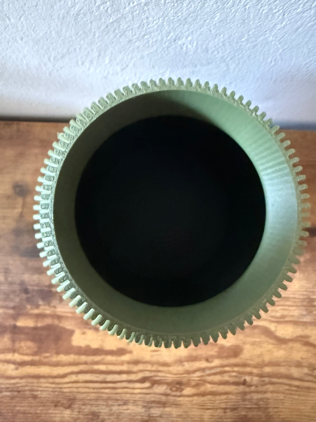 Groene ribbelvaas – modern design en stevige vorm