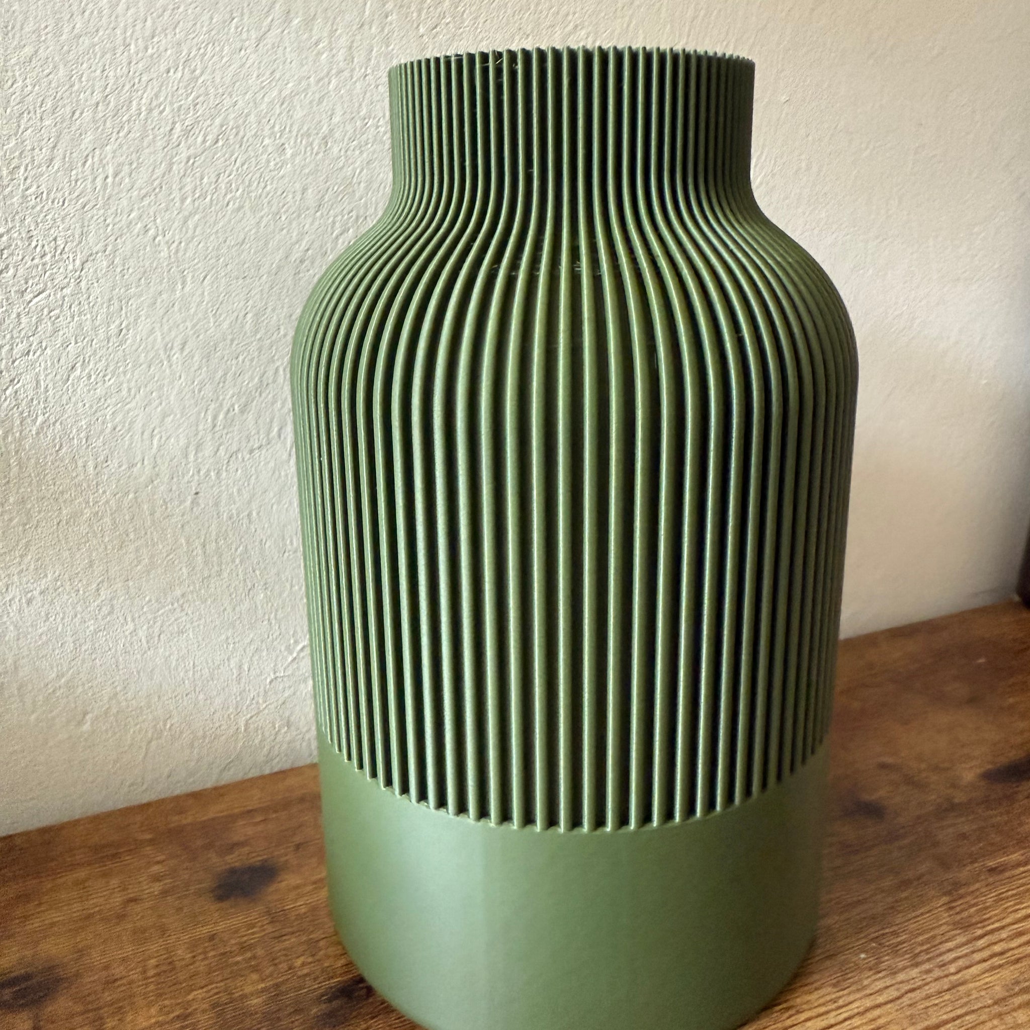 Green ribbed vase – modern design and sturdy shape